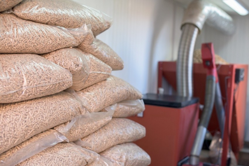 Aktualnie cena tony pelletu drzewnego sięga już około 3 tys....