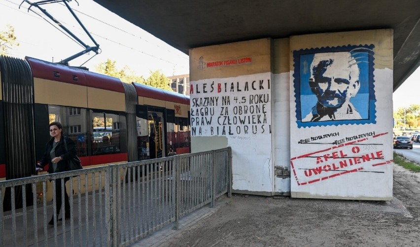 Aleś Bialacki z Pokojową Nagrodą Nobla. Ma swój mural w...