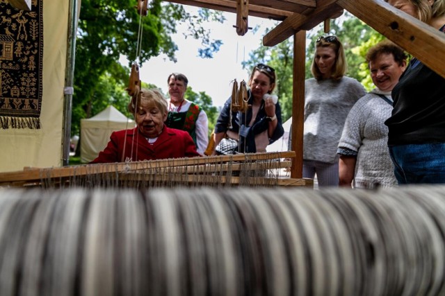 Piknik tkacki w Parku Konstytucji 3 Maja w Białymstoku