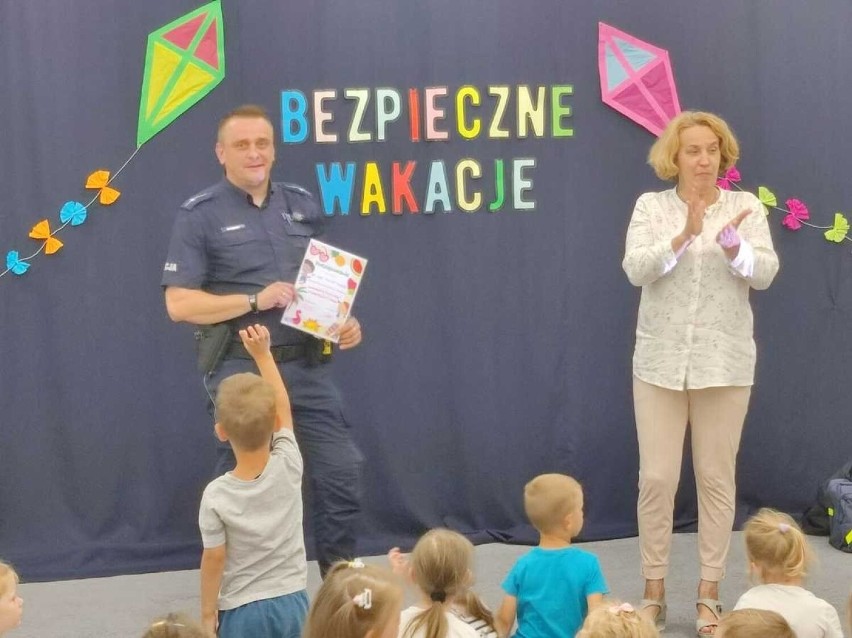 Tu wakacje na pewno będą bezpieczne. Włodawscy policjanci czuwaja i organizują spotkania z najmłodszymi