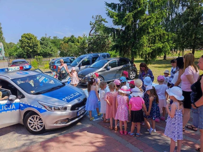 Tu wakacje na pewno będą bezpieczne. Włodawscy policjanci czuwaja i organizują spotkania z najmłodszymi