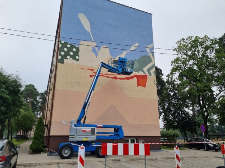 Augustów. Trwa Festiwal Murali. Ściany bloków coraz bardziej kolorowe