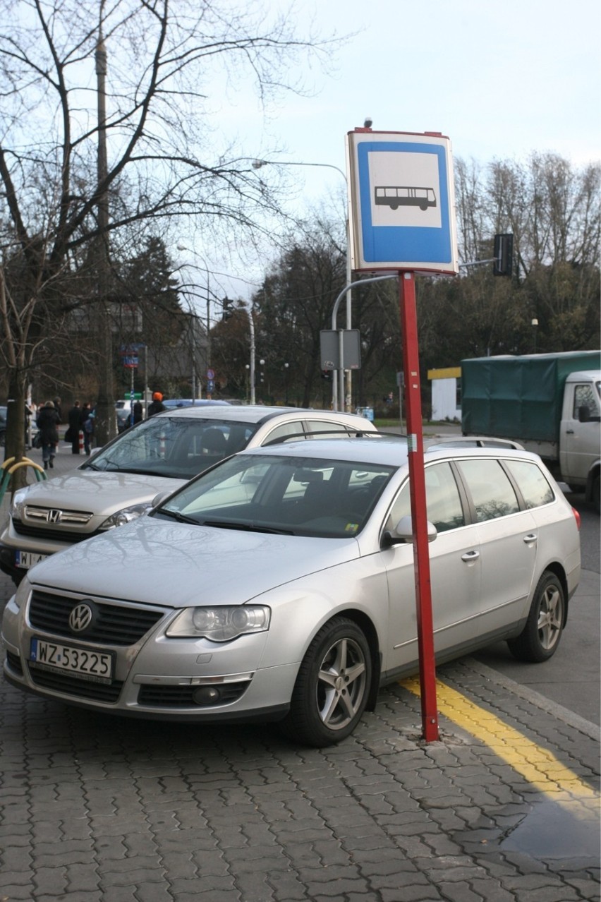 Jeśli wszystkie miejsca parkingowe są zajęte, pozostaje...