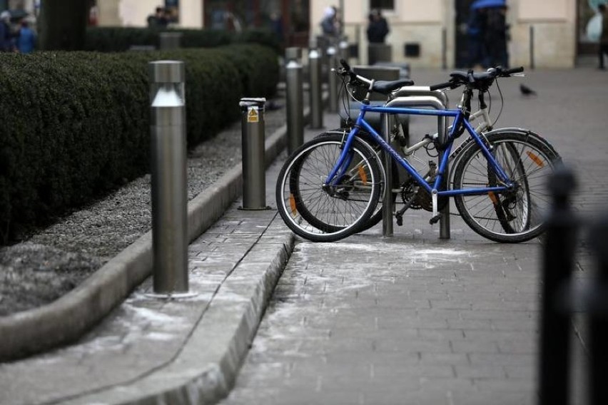 - Staramy się nie solić w pobliżu zieleńców i terenów...