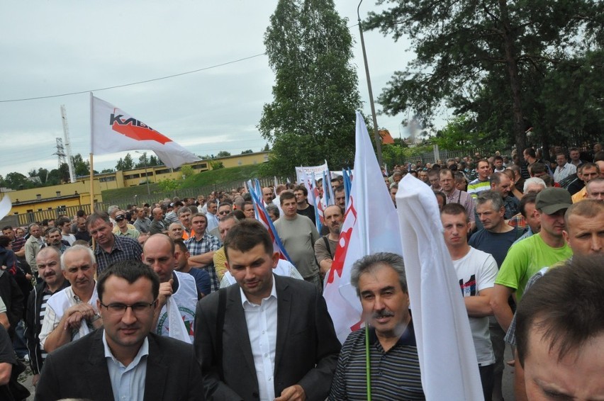 Protest na drodze krajowej nr 94. Pracownicy ZGH &quot;Bolesław&quot; domagają się niższych opłat za energię