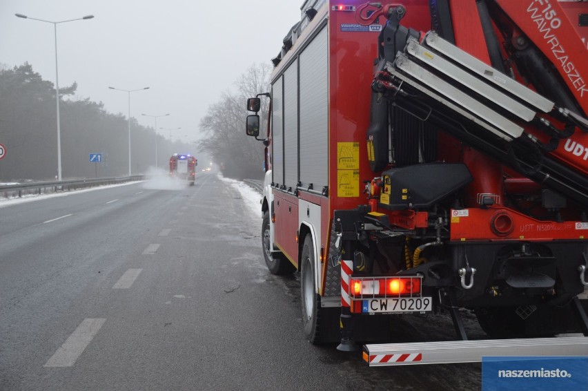 Wypadek na ul. Toruńskiej we Włocławku. Dwie osoby trafiły do szpitala [zdjęcia]