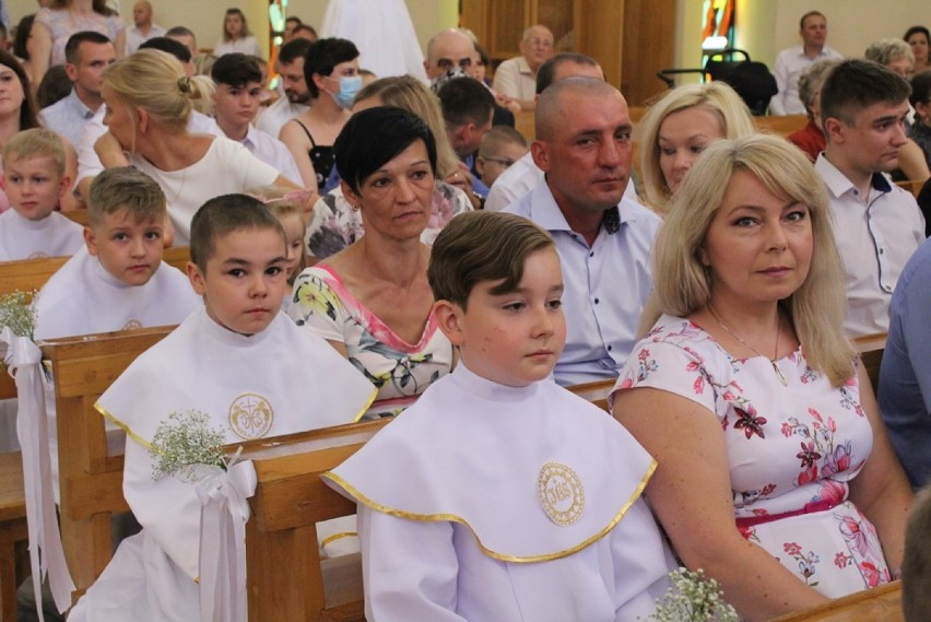 Pierwsza Komunia Święta 2020 w parafii Wniebowzięcia Najświętszej Maryi Panny w Białej Podlaskiej. Zobacz zdjęcia