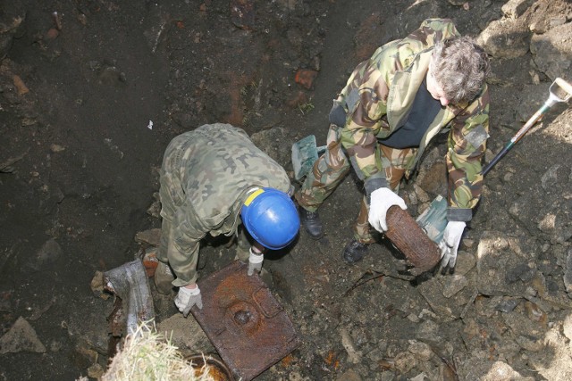 W kwietniu 2009 roku członkowie Grupy Sztolniowej Klin dokonali odkrycia pozostałości niemieckiego uzbrojenia, które zakopano po wojnie na boisku w Głuszycy