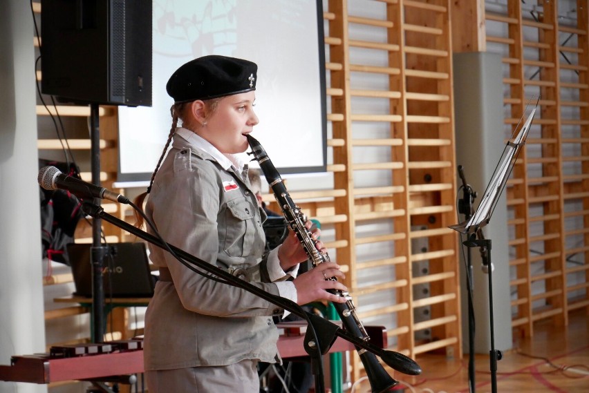 W Zespole Szkolno-Przedszkolnym w Kałkowie (gm. Otmuchów) odbył się Przegląd Pieśni i Poezji Patriotycznej