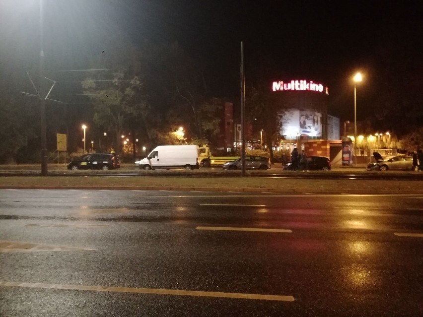 Karambol na ulicy Focha w Bydgoszczy. Zderzyło się kilka aut