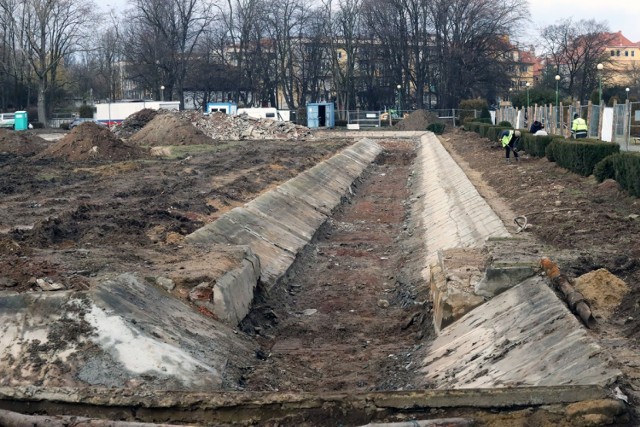 Remont fontann w parku Miejskim w Legnicy.