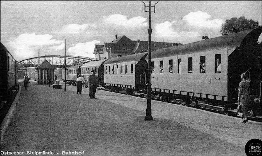 Fotografia datowana na rok 1932. Na dachu budynku brakuje...