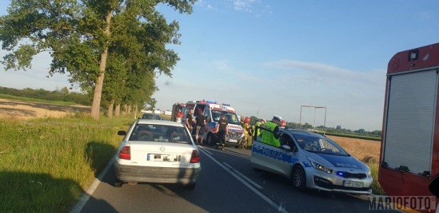 Na miejsce zostały zadysponowane 3 zastępy straży pożarnej.