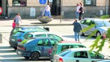 Władze chcą, aby kierowcy pozostawiający auto w centrum miasta płacili złotówkę za każdą godzinę