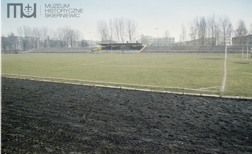 Skierniewicki stadion miejski dziś i 30 lat temu