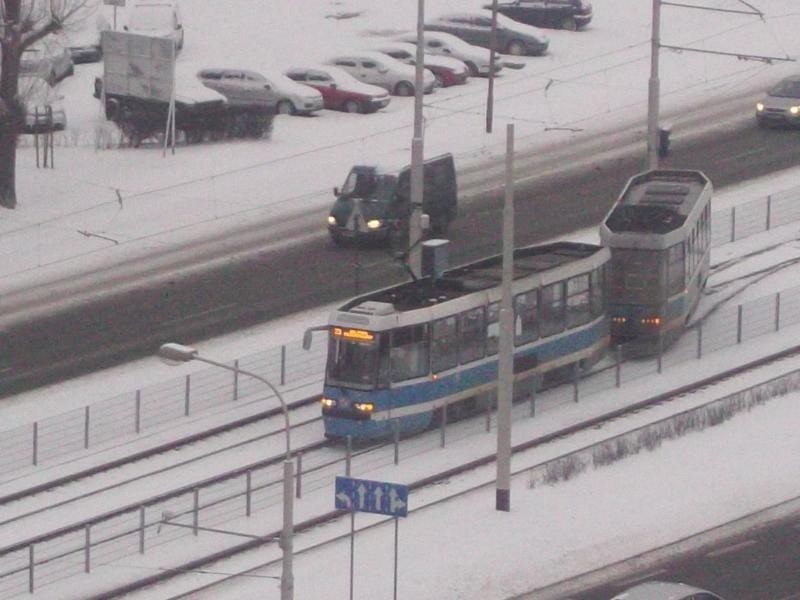 Wrocław: Tramwaj 23 wykoleił się przy Dolmedzie (ZDJĘCIA)