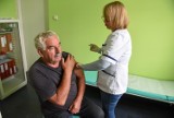 Bezpłatne szczepienia przeciwko grypie dla seniorów we Włocławku. Te osoby mogą się zaszczepić