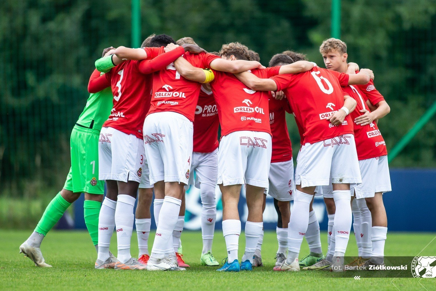 Wisla Krakow Juniorzy Starsi Bialej Gwiazdy Wygrali W Poznaniu Z Beniaminkiem Rozgrywek Clj U 18 Warta Zdjecia Krakow Nasze Miasto