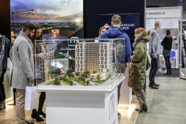 Mimo wzrostu ryzyka inwestowania ceny mieszkań i w dużych, i w średnich miastach nie chcą spadać.