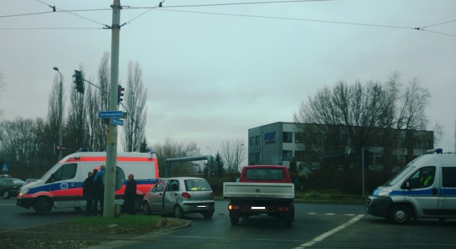 Dzisiaj (27.03.2014) na skrzyżowaniu ulic Marii Curie Skłodowskiej ze Wschodnią doszło do zderzenia daewoo matiza z seatem cordobą