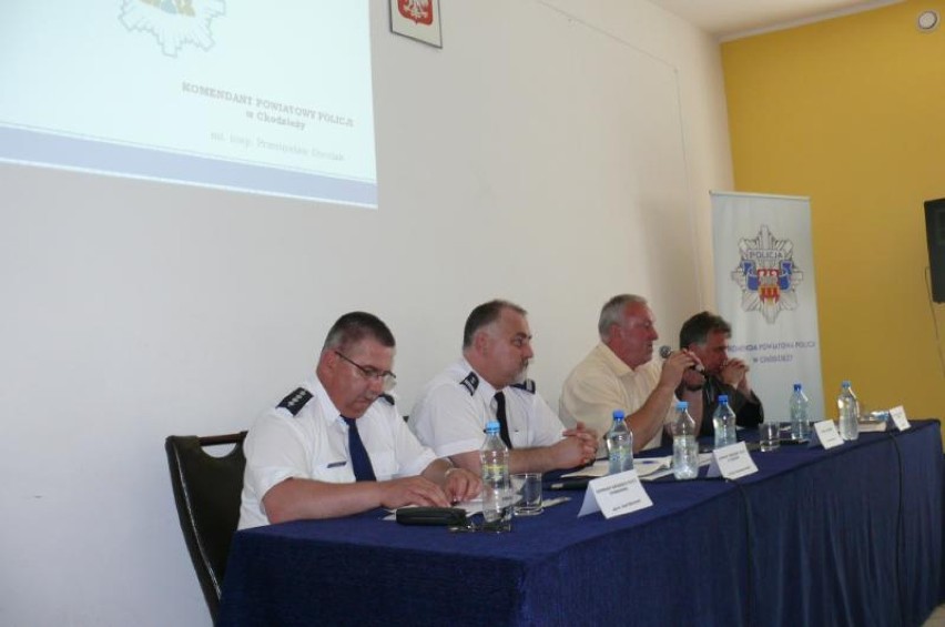 Policja w Chodzieży: Debata o bezpieczeństwie w Margoninie