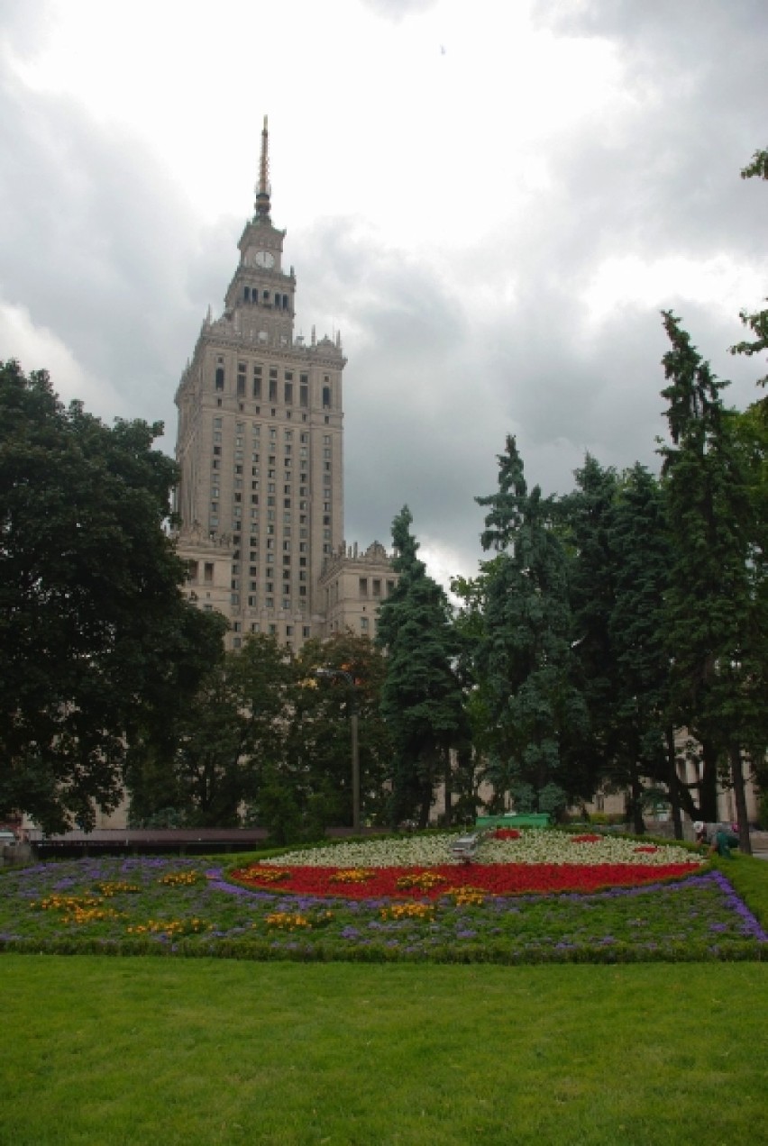 Zegar z kwiatów pod Pałac Kultury i Nauki