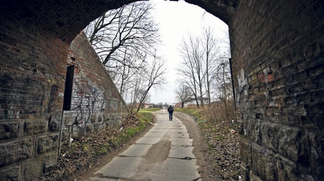 Ul. Prosta biegnie od drogi Na Skwierzynkę w kierunku ul. Popiełuszki i dalej koło Biedronki w kierunku ul. Bocznej