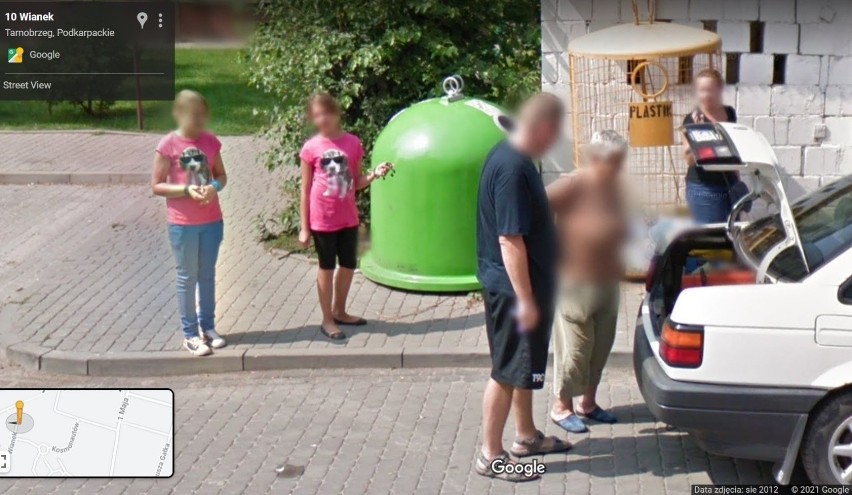 Kolorowy samochód lub inny pojazd z logo Google i...