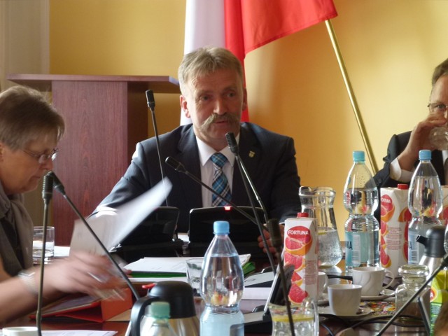 Burmistrz Krzysztof Kaliński przypomina, że ratusz od dłuższego czasu nie aktualizował stawek rocznych opłat