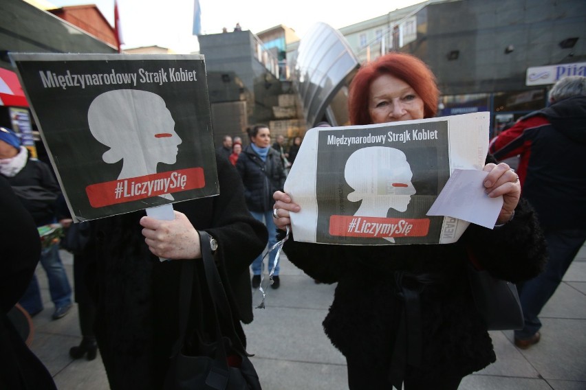 Strajk Kobiet w Sosnowcu. Kobiety protestowały na Placu Stulecia [ZDJĘCIA]