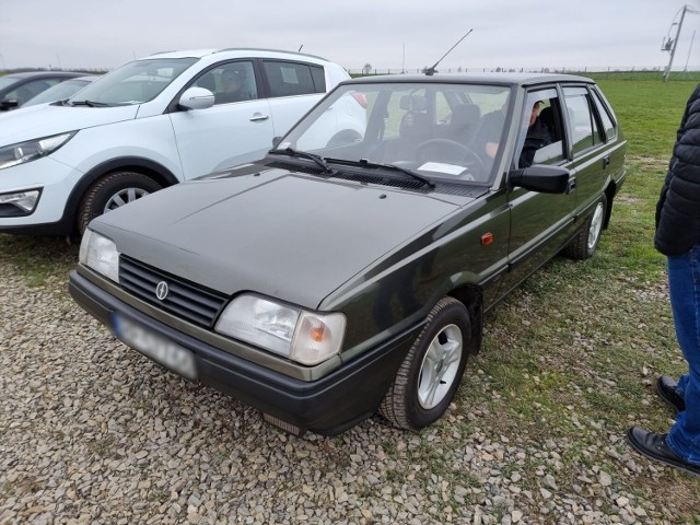 Polonez Caro z 1996 roku, przebieg 116 tys. km, cena 9800 zł.