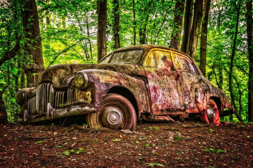 Polacy jeżdżą jednymi z najstarszych samochodów w Europie....