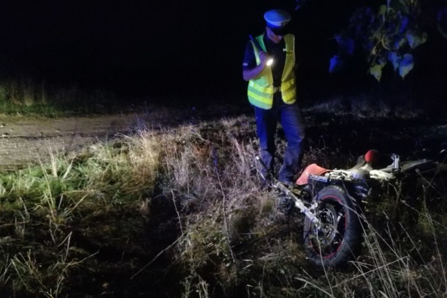 W Bagniewku, powiat świecki, na drodze powiatowej doszło do tragicznego wypadku drogowego.

Aby przejść do kolejnego zdjęcia przesuń stronę gestem lub kliknij strzałkę w prawo na zdjęciu.