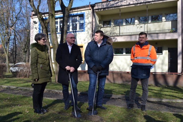 2 marca 2023 roku uroczyście wbito łopatę pod rozbudowę przedszkola numer 7 w Chorzowie.