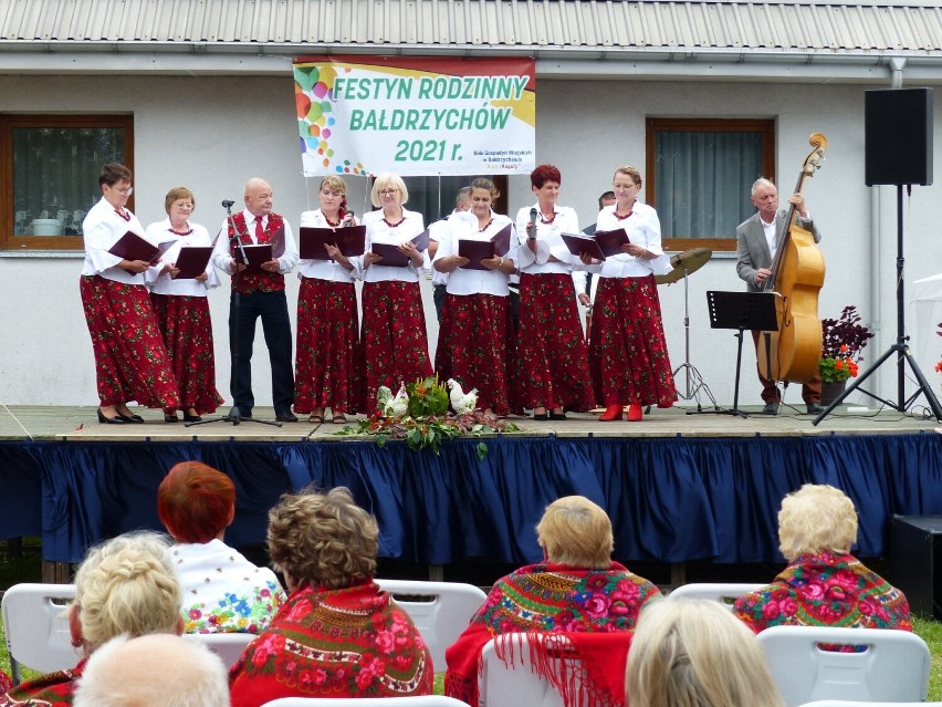 Festyn Rodzinny odbył się w Bałdrzychowie w gminie Poddębice. Zabawę zorganizowało miejscowe Koło Gospodyń Wiejskich ZDJĘCIA