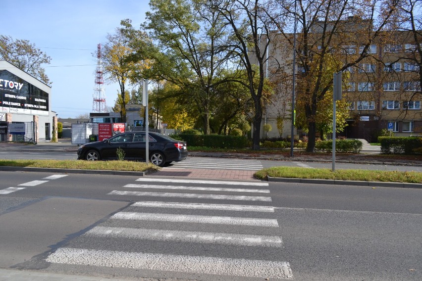 Przejście dla pieszych na ulicy Braci Mieroszewskich przy...