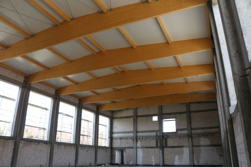 Nowa sala gimnastyczna przy szkole w Gródkowie ma już dach....