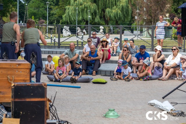 Pierwszy z tegorocznych pikników artystycznych organizowanych przez Centrum Kultury i Sztuki w Skierniewicach odbył sie 16 lipca. Przed najmłodszymi mieszkańcami miasta jeszcze dwa - najbliższy w niedzielę 13 sierpnia.