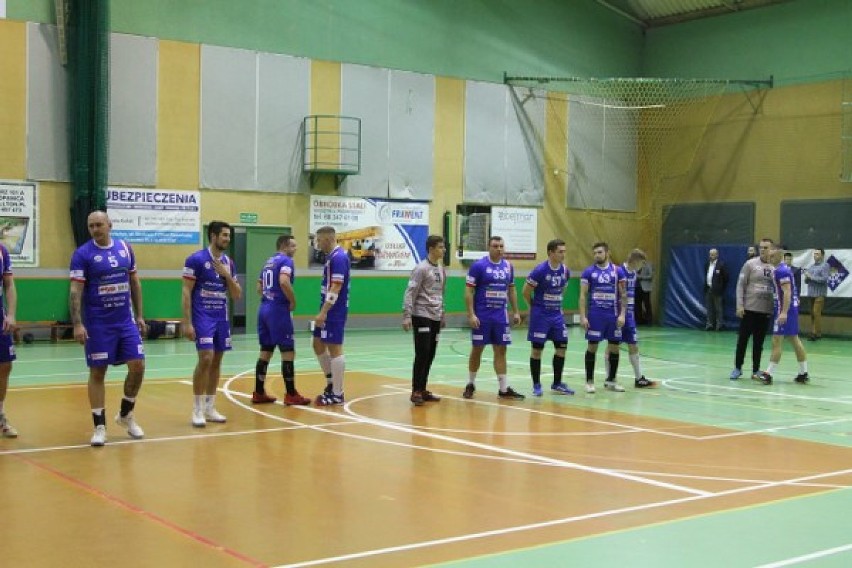 W derbowym pojedynku rozegranym w ramach rozgrywek II ligi piłki ręcznej mężczyzn Wolsztyniak uległ Tęczy Folplast Kościan