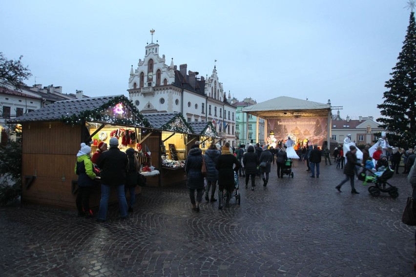 Świąteczne Miasteczko w Rzeszowie oficjalnie otwarto w...