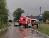 Przytkowice. Dostawczak najechał na busa. Dwie osoby poszkodowane