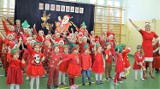 To były radosne mikołajki. Pani wójt z gminy Leśniowice wcieliła się w rolę św. Mikołaja. Zobacz zdjęcia