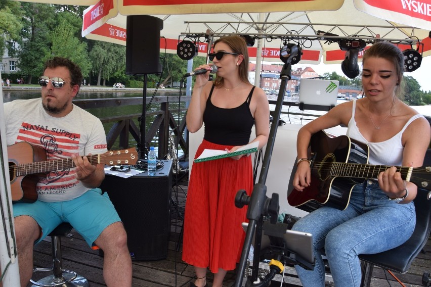 Muzyczny pomost w Szczecinku. Zagrali na gitarach i nie tylko [zdjęcia]