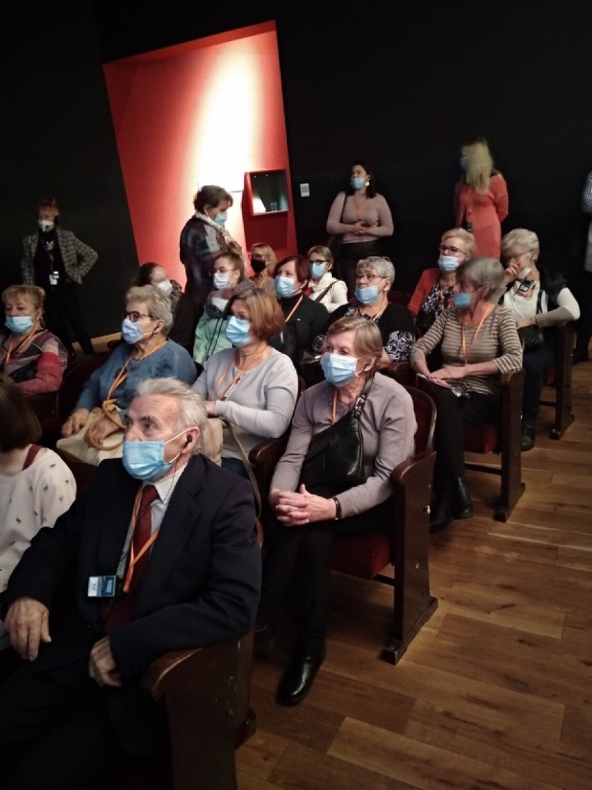 Seniorzy z gminy Stegna odwiedzili Muzeum II Wojny Światowej w Gdańsku