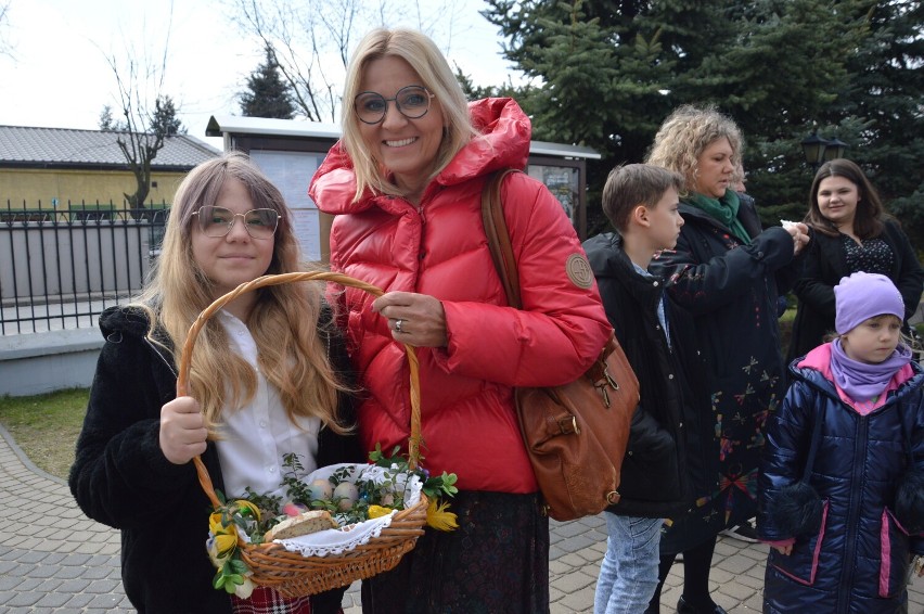 Święcenie pokarmów wielkanocnych w tomaszowskich kościołach,...
