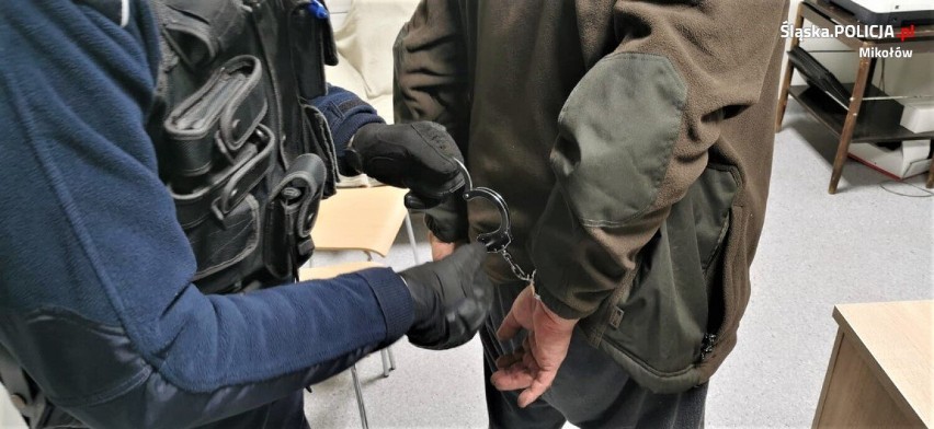 Nietrzeźwy 63-latek zatrzymany przez policję w Łaziskach Górnych za między innymi znęcanie się nad żoną. Mężczyźnie grozi do 5 lat więzienia