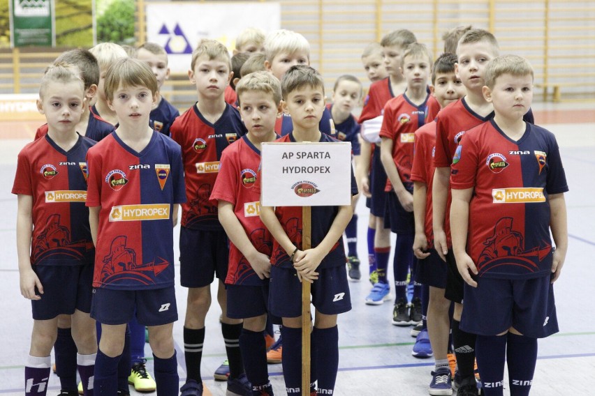 Turniej piłki nożnej o puchar Starosty Powiatu Złotowskiego w Złotowie. W turnieju biorą udział chłopcy i dziewczęta rocznik 2014