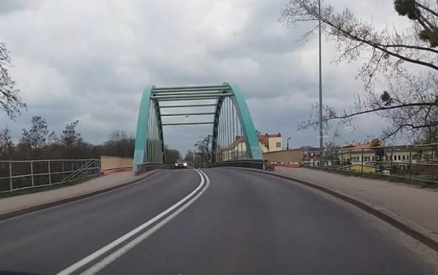 Wojewoda Opolski podpisał też decyzję o zezwoleniu na realizację inwestycji drogowej dla rozbudowy DK39 na odcinku Smarchowice Wielkie – Namysłów.
