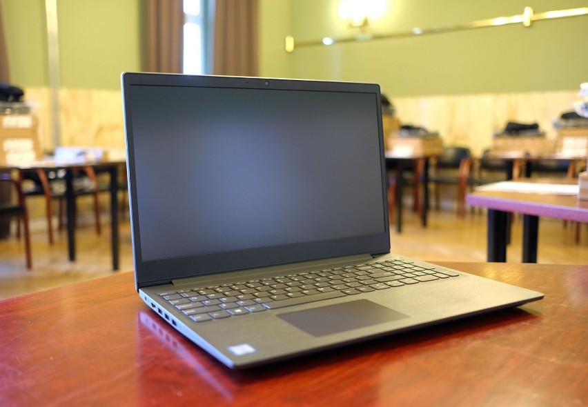 Zdalna szkoła+ w Chorzowie. 71 laptopów trafiło do uczniów chorzowskich szkół
