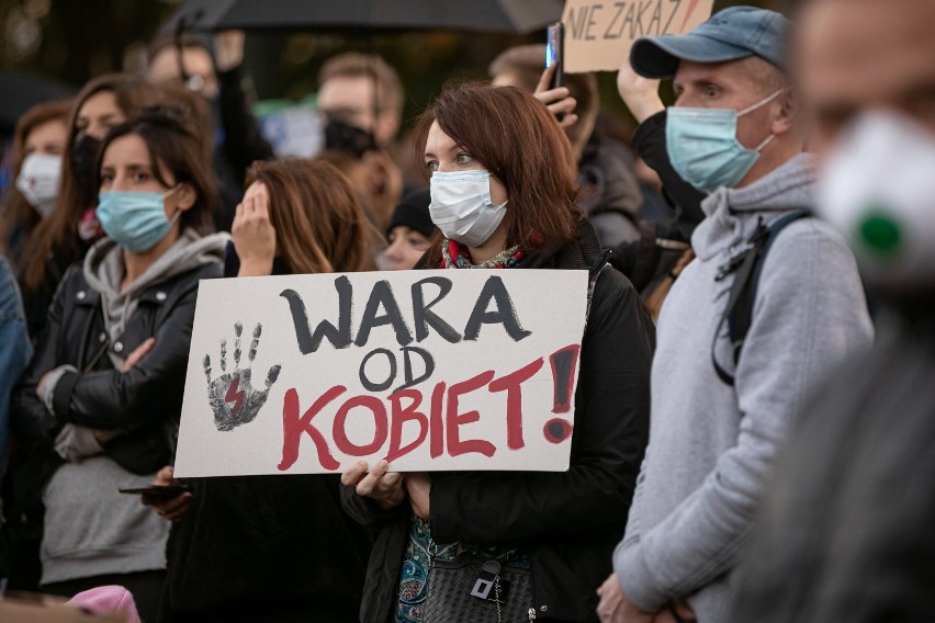 Kobiety od kilku dni protestują na ulicach Polski przeciwko...